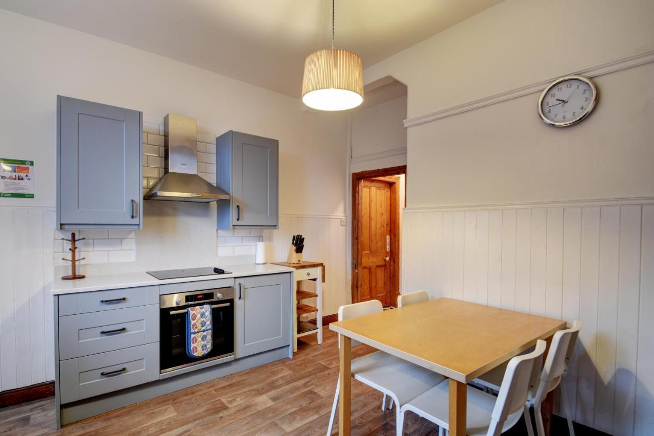 Spacious Victorian Townhouse Near Hcc With Off Street Parking Harrogate Eksteriør billede