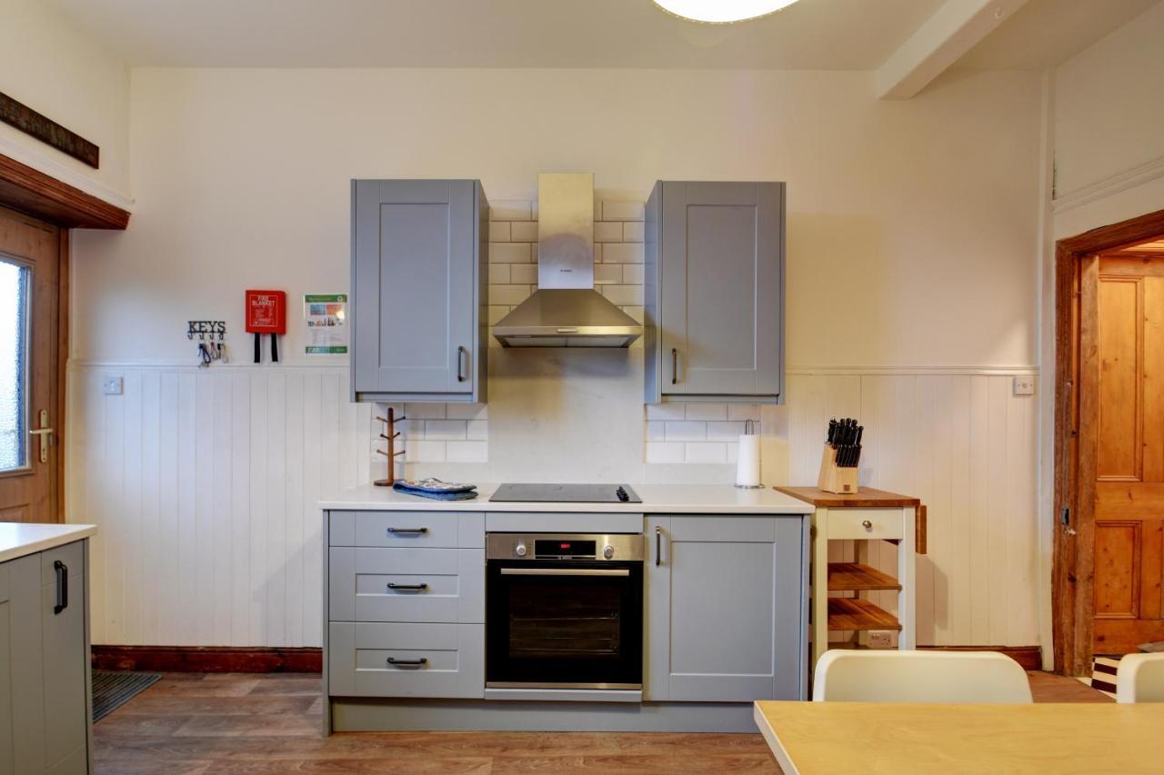 Spacious Victorian Townhouse Near Hcc With Off Street Parking Harrogate Eksteriør billede