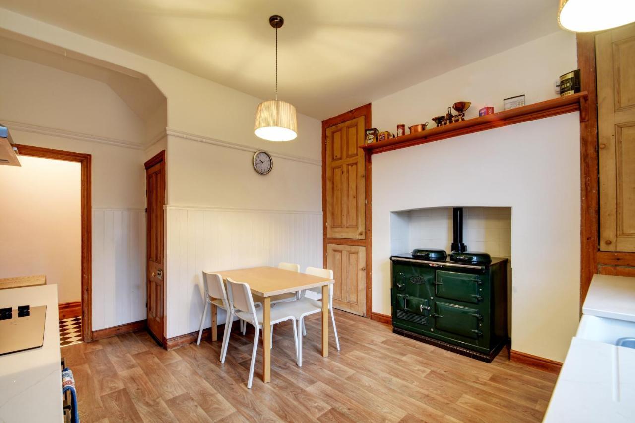Spacious Victorian Townhouse Near Hcc With Off Street Parking Harrogate Eksteriør billede