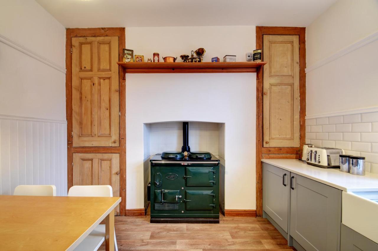 Spacious Victorian Townhouse Near Hcc With Off Street Parking Harrogate Eksteriør billede