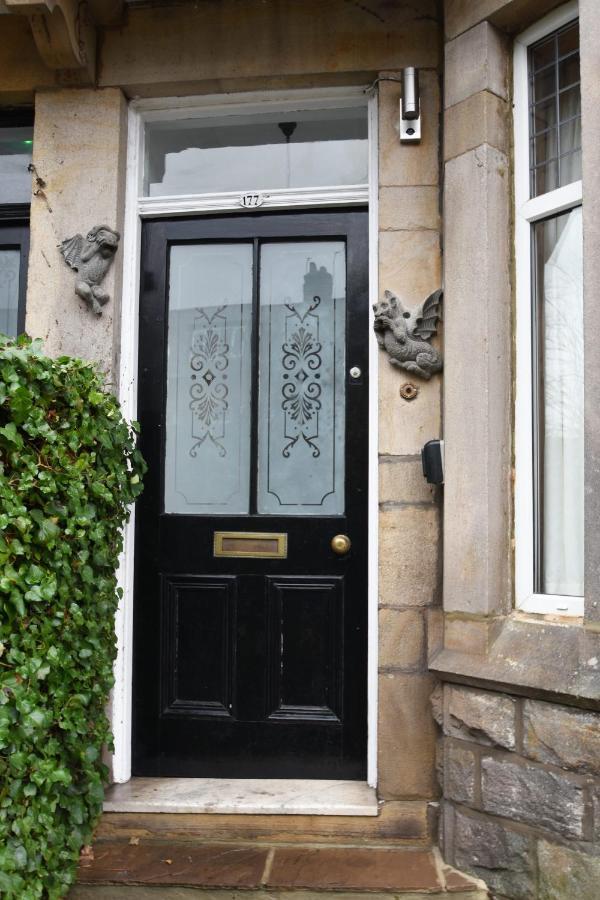 Spacious Victorian Townhouse Near Hcc With Off Street Parking Harrogate Eksteriør billede