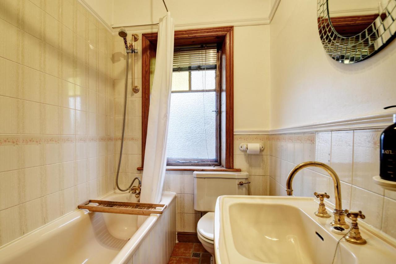 Spacious Victorian Townhouse Near Hcc With Off Street Parking Harrogate Eksteriør billede