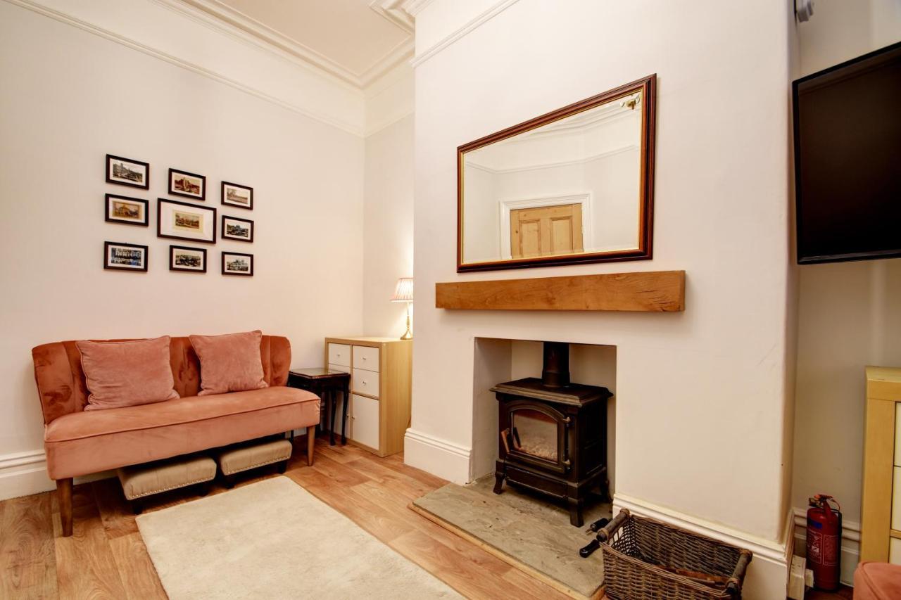Spacious Victorian Townhouse Near Hcc With Off Street Parking Harrogate Eksteriør billede