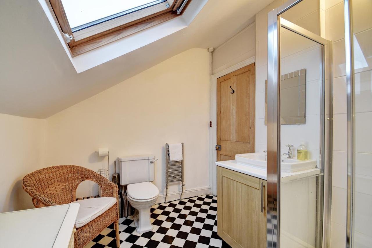 Spacious Victorian Townhouse Near Hcc With Off Street Parking Harrogate Eksteriør billede