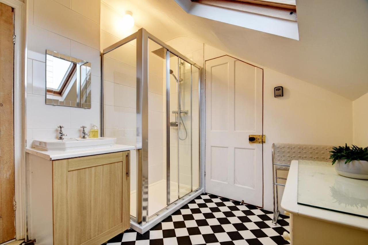 Spacious Victorian Townhouse Near Hcc With Off Street Parking Harrogate Eksteriør billede